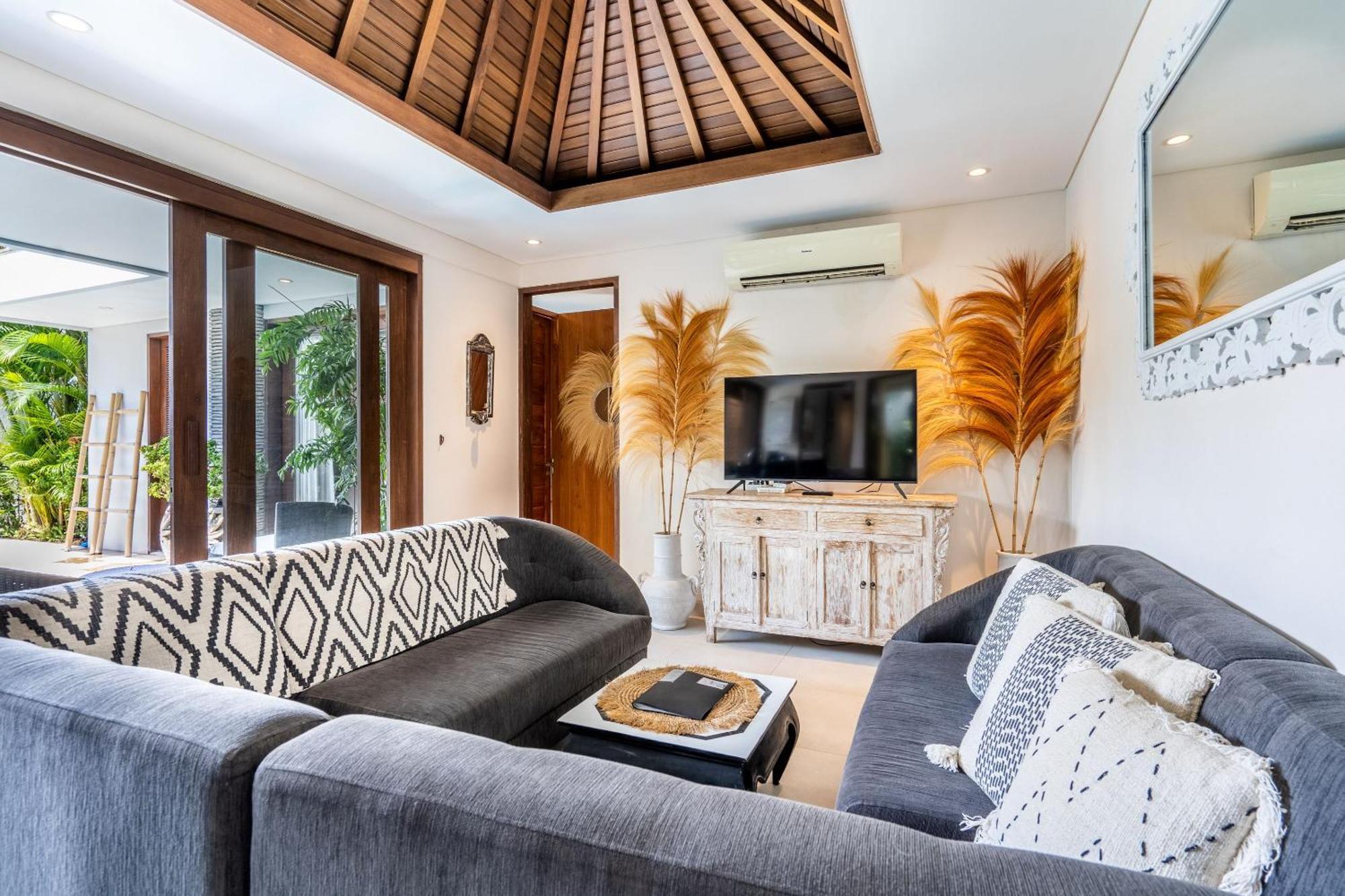 Villa Kejora Beachfront Estate - Murni Moments From